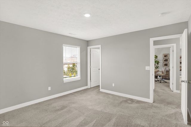 2724 Daisy Court, Columbus, IN 47201