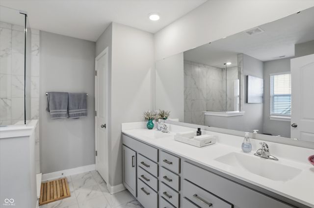 2724 Daisy Court, Columbus, IN 47201