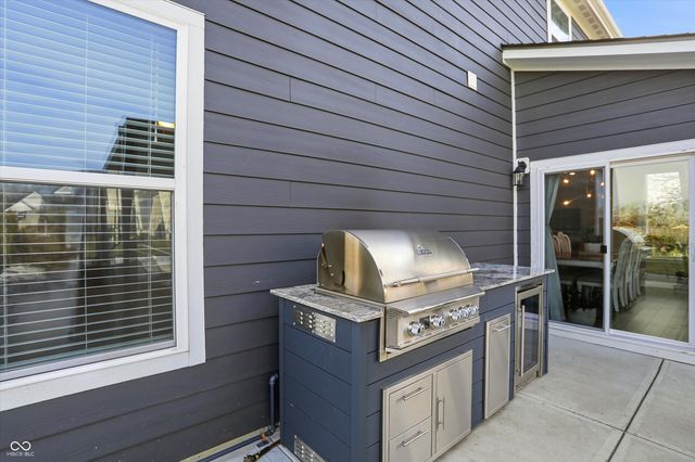 2724 Daisy Court, Columbus, IN 47201