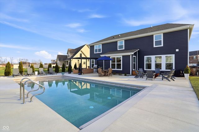 2724 Daisy Court, Columbus, IN 47201