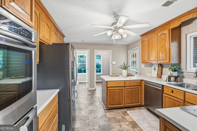 107 Laurel Oak Lane, Warner Robins, GA 31093