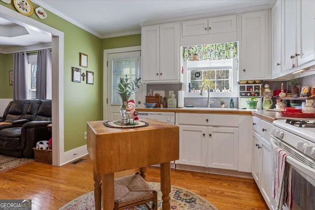 608 Greenleaf Way, Ball Ground, GA 30107