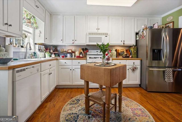 608 Greenleaf Way, Ball Ground, GA 30107