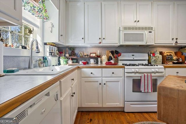 608 Greenleaf Way, Ball Ground, GA 30107