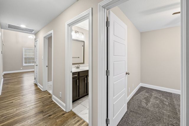 1021 Whitney Dr, Clarksville, TN 37042