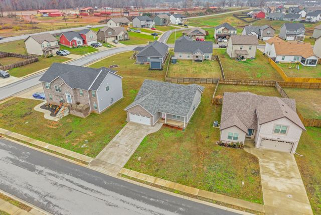 1021 Whitney Dr, Clarksville, TN 37042