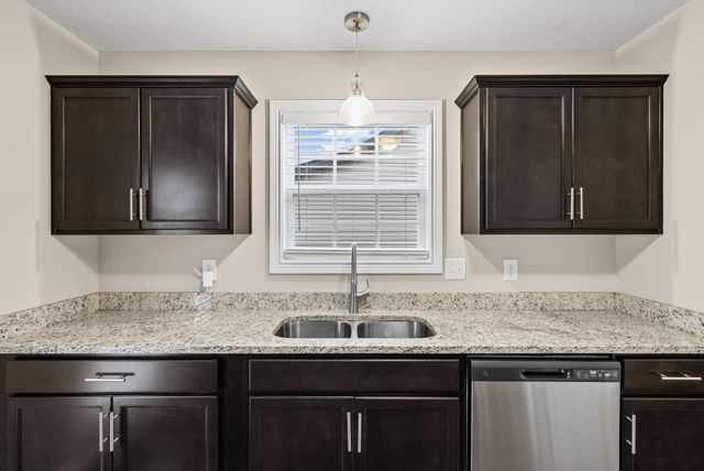 1021 Whitney Dr, Clarksville, TN 37042