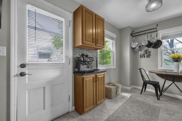 160 Rosslyn Avenue, Columbus, OH 43214