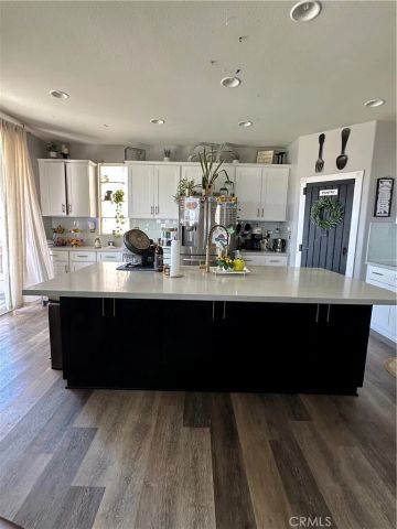 11785 Forest Park Ln, Victorville, CA 92392