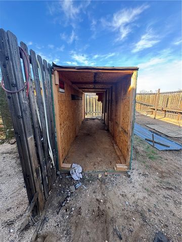 3661 N Amado Road, Golden Valley, AZ 86413