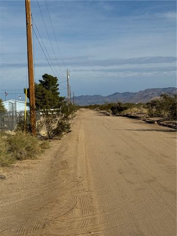 3661 N Amado Road, Golden Valley, AZ 86413