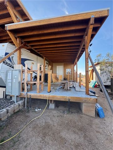 3661 N Amado Road, Golden Valley, AZ 86413