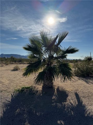 3661 N Amado Road, Golden Valley, AZ 86413