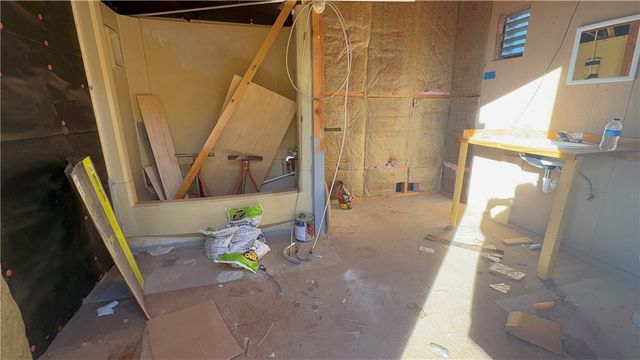 3661 N Amado Road, Golden Valley, AZ 86413