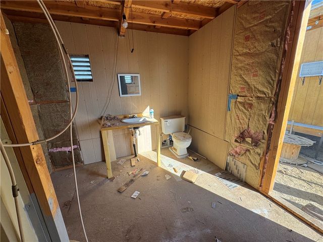 3661 N Amado Road, Golden Valley, AZ 86413