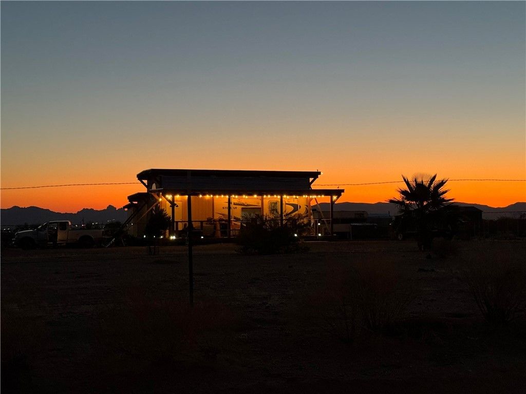 3661 N Amado Road, Golden Valley, AZ 86413