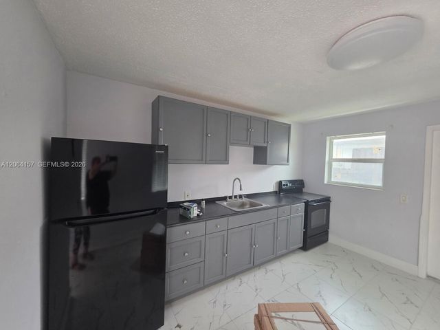 3177 NW 29th St A, Miami, FL 33142