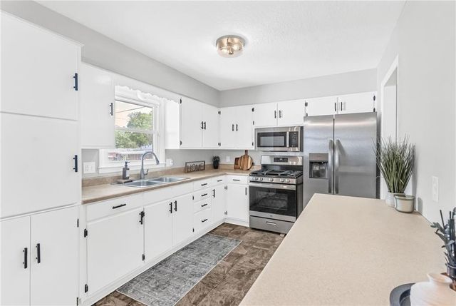 14512 E 37TH Street S, Independence, MO 64055