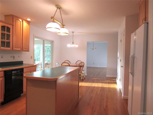 120 Mayfair Road, Poughquag, NY 12570