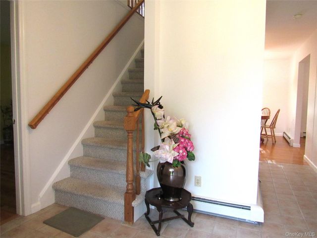 120 Mayfair Road, Poughquag, NY 12570