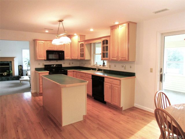 120 Mayfair Road, Poughquag, NY 12570
