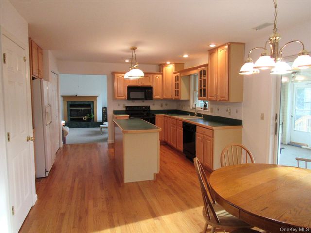 120 Mayfair Road, Poughquag, NY 12570