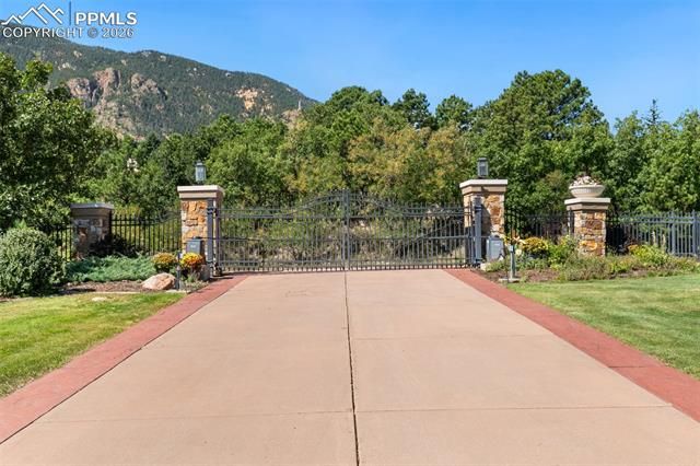3870 S Club Drive, Colorado Springs, CO 80906
