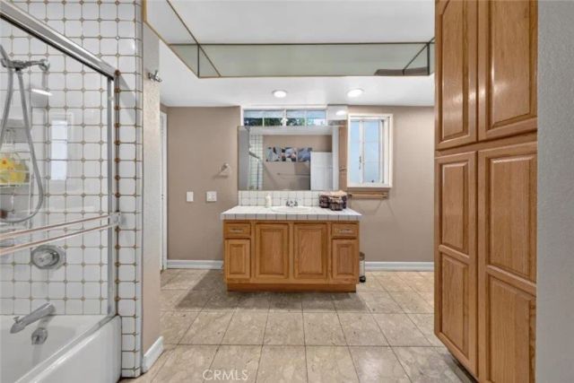 4930 Biloxi, Toluca Lake, CA 91601