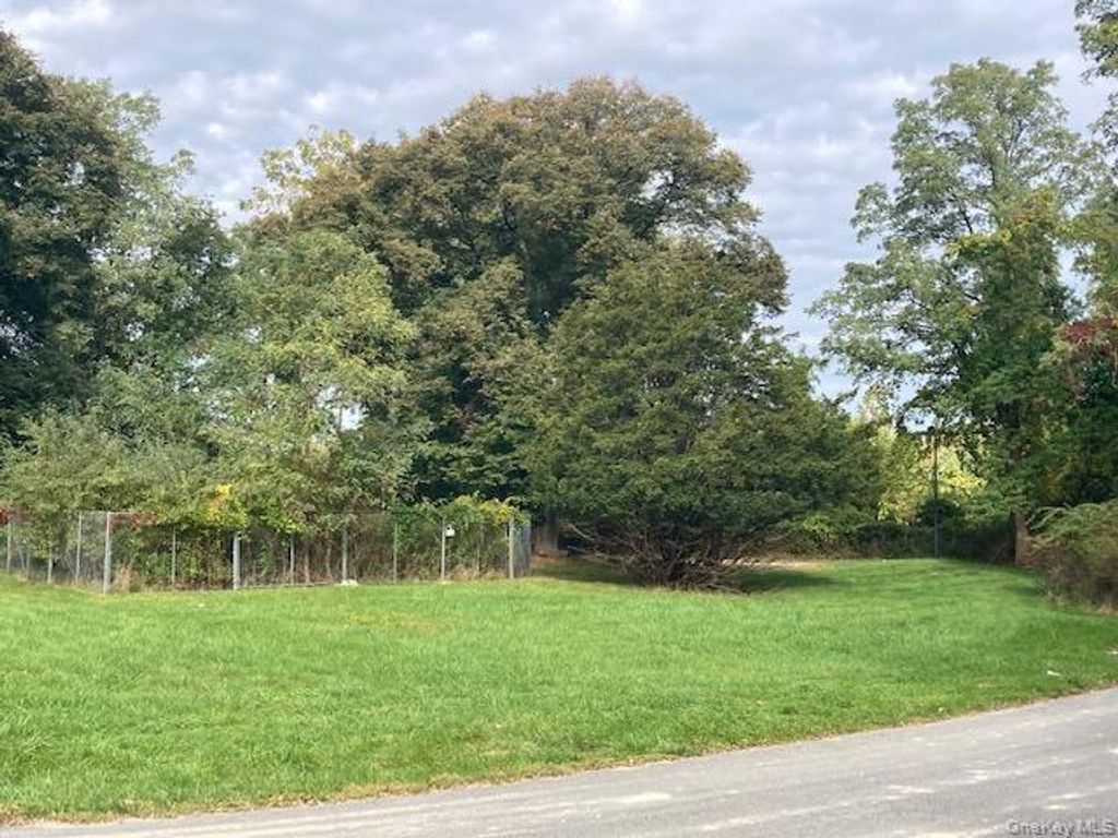 33 Kings Highway, Hauppauge, NY 11788 — photo 3
