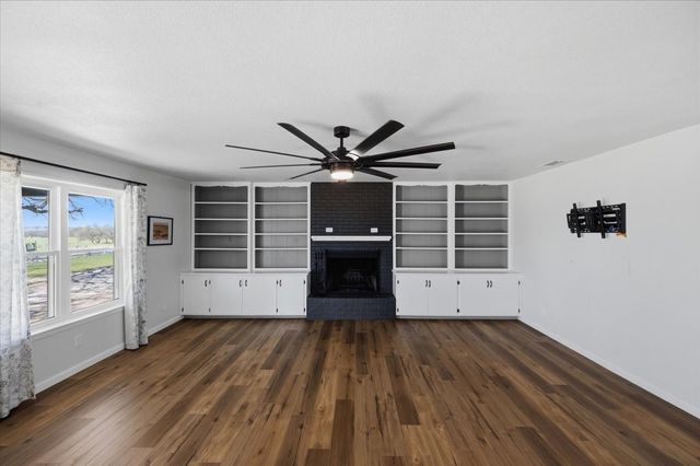 102 Middleton Court, Weatherford, TX 76087