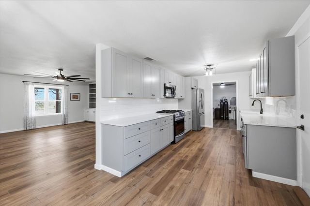 102 Middleton Court, Weatherford, TX 76087