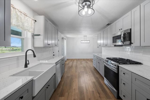 102 Middleton Court, Weatherford, TX 76087