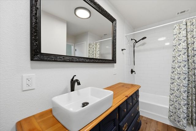 102 Middleton Court, Weatherford, TX 76087