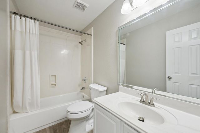 1206 Halls Bridge, League City, TX 77573
