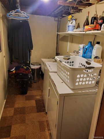 13468 Crosley, Redford, MI 48239