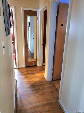 13468 Crosley, Redford, MI 48239