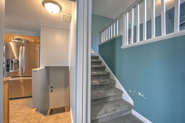 924 Valley St, Minot, ND 58701