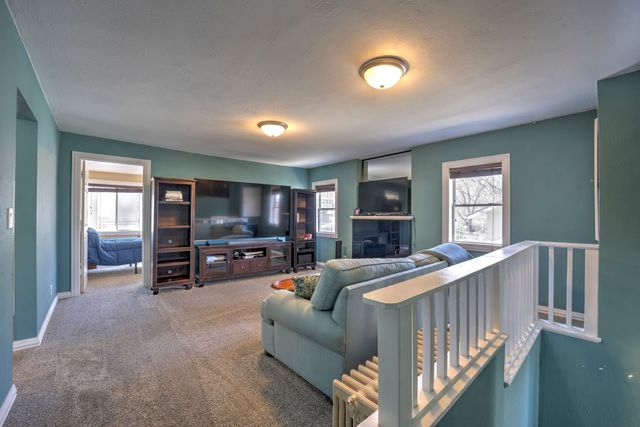 924 Valley St, Minot, ND 58701