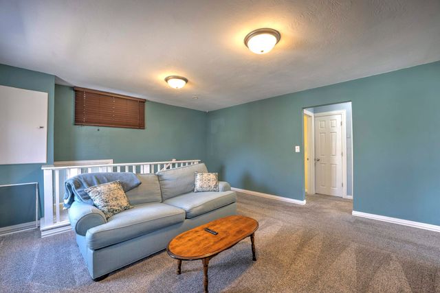 924 Valley St, Minot, ND 58701