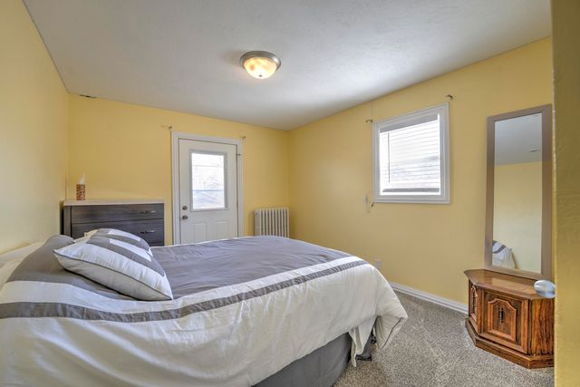 924 Valley St, Minot, ND 58701