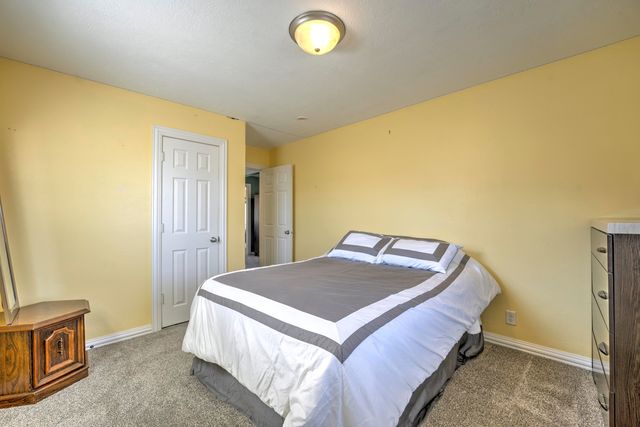 924 Valley St, Minot, ND 58701