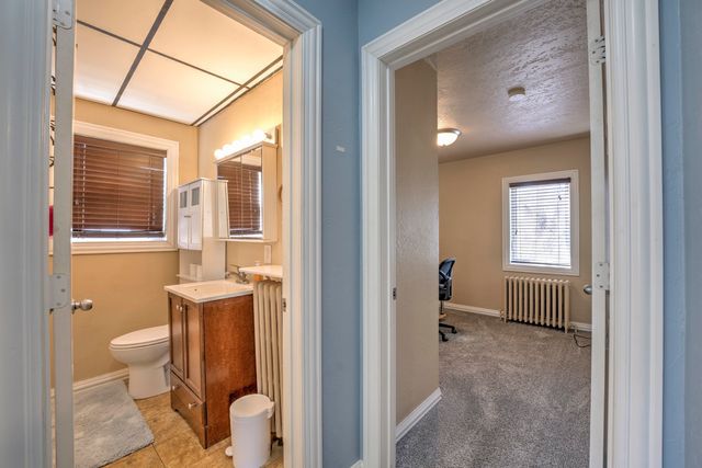 924 Valley St, Minot, ND 58701
