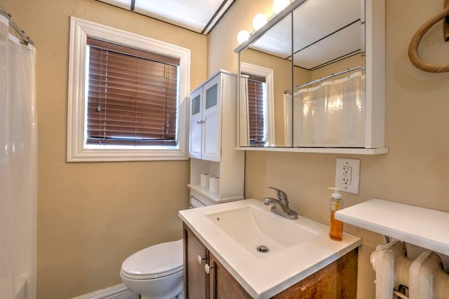 924 Valley St, Minot, ND 58701