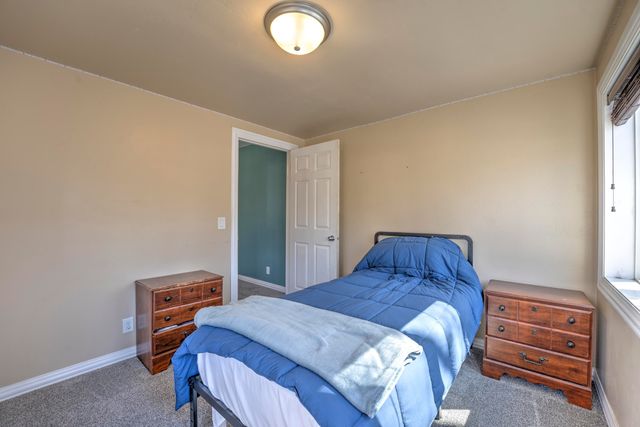 924 Valley St, Minot, ND 58701