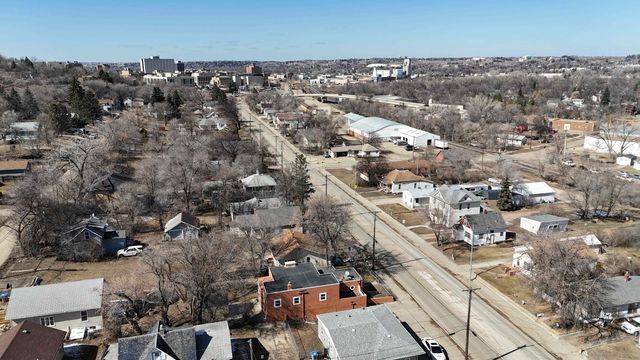 924 Valley St, Minot, ND 58701