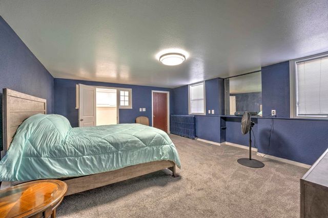 924 Valley St, Minot, ND 58701