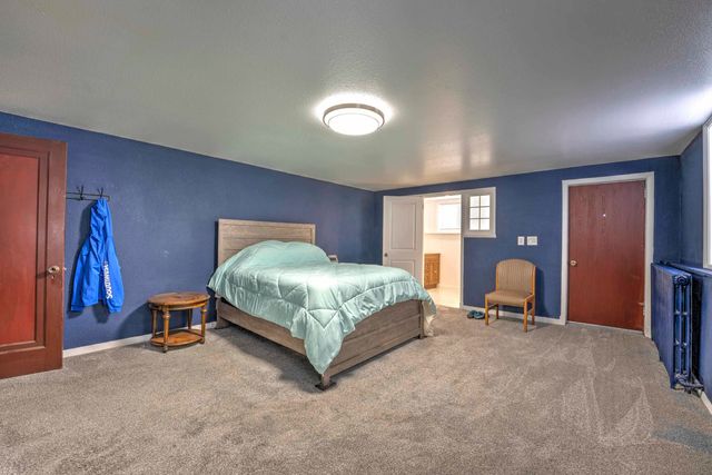 924 Valley St, Minot, ND 58701