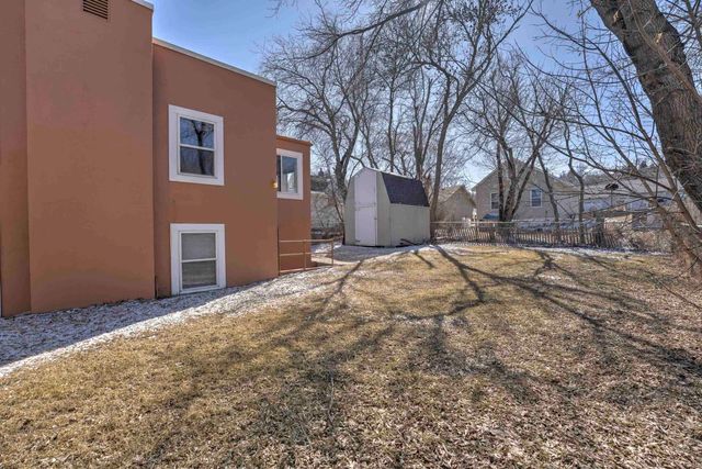 924 Valley St, Minot, ND 58701
