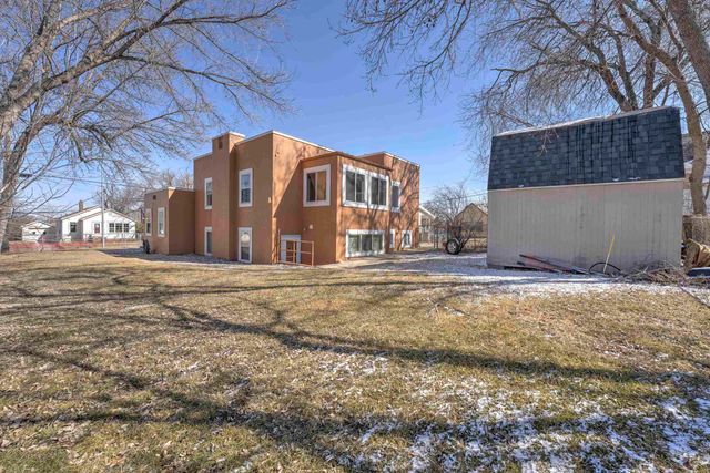 924 Valley St, Minot, ND 58701