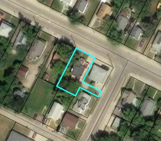 924 Valley St, Minot, ND 58701